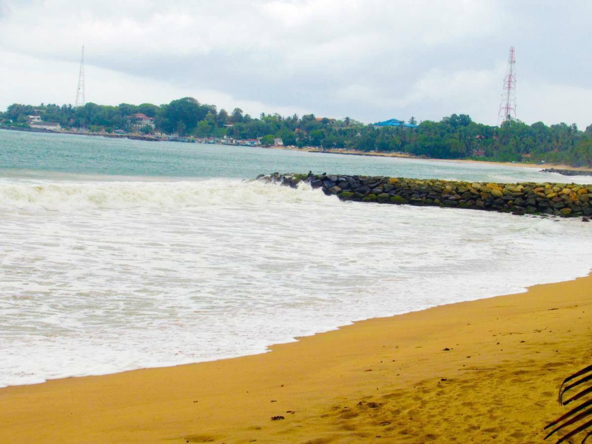 Shanika Beach Inn Tangalle Esterno foto